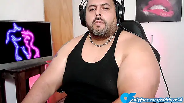 Snapshot of rodrix54 chatting on February 10, 12:19 am rodrix54 online show from February 10, 12:19 am