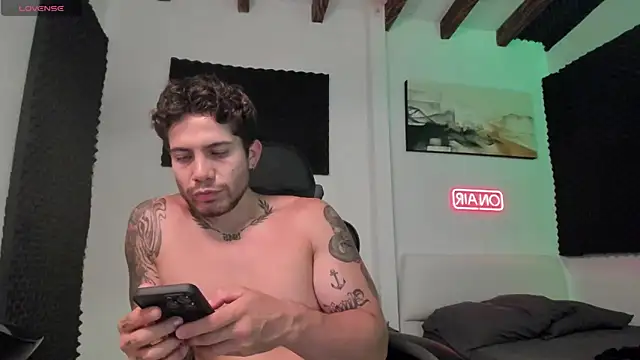 LucianSinclair online show from December 4, 3:02 am