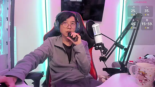 wexlee7 online show from December 19, 1:18 pm