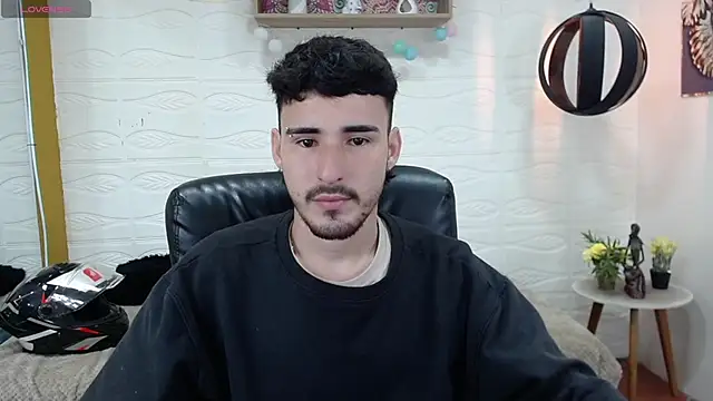 DmitriSanders online show from February 4, 8:38 pm