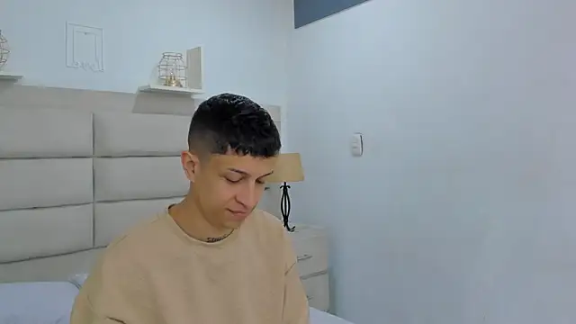 AgarEvans online show from December 2, 4:48 am