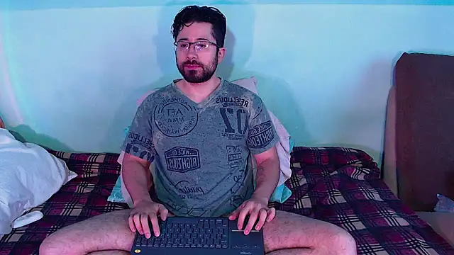 Snapshot of teddy_foster chatting on October 27, 12:51 pm teddy foster online show from October 27, 12:51 pm