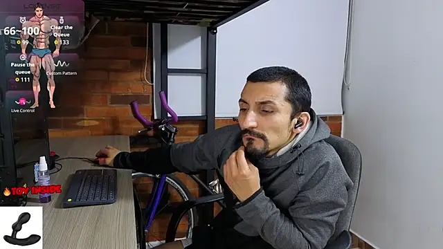 Snapshot of Marck_Muscle chatting on October 23, 5:22 am Marck Muscle online show from October 23, 5:22 am
