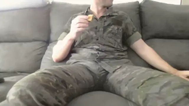 militar guapo online show from February 4, 10:43 am