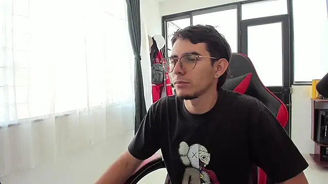 MauroD17 online show from April 14, 3:22 pm