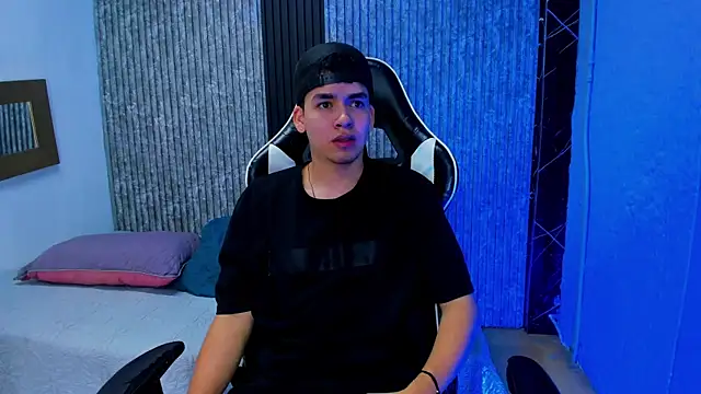 Mike 0233  online show from December 18, 4:41 am