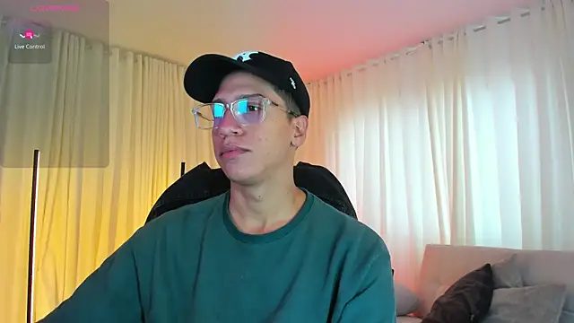 Snapshot of matt_benji chatting on September 9, 3:55 pm matt benji online show from September 9, 3:55 pm