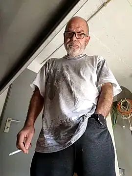 bottomhairy online show from April 9, 9:37 am