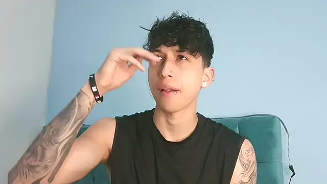  Thomas hot  online show from April 22, 5:25 am