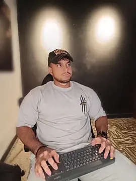 Big furry bear13 online show from May 26, 2:24 pm