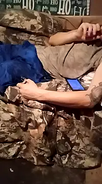 Snapshot of hothippie420 chatting on December 19, 2:12 am hothippie420 online show from December 19, 2:12 am