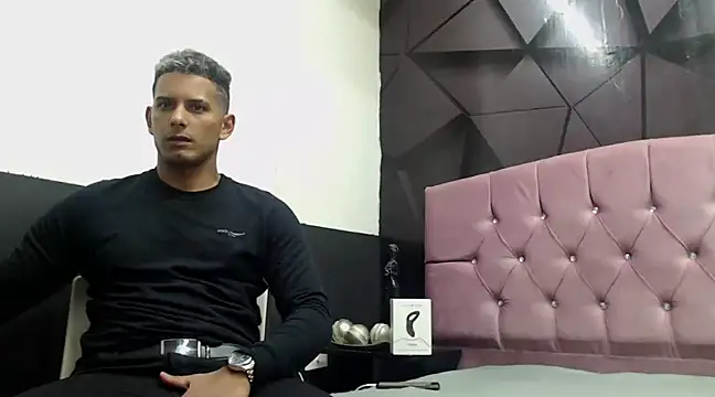 Chris Dick23 online show from December 27, 4:04 am