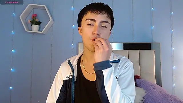 santi-fabulous online show from December 3, 9:23 pm