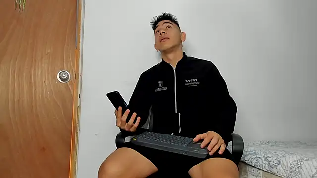 andrew rose  online show from November 17, 3:15 pm