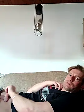 Snapshot of MArciQuarky chatting on February 18, 3:32 pm MArciQuarky online show from February 18, 3:32 pm