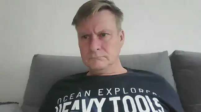 johnnym1 online show from December 30, 9:27 am