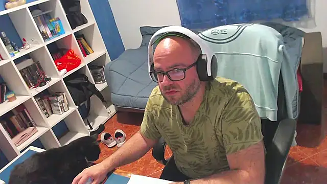 ravingr4d4 online show from May 5, 9:26 pm
