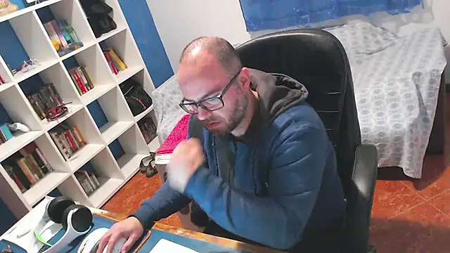 ravingr4d4 online show from February 8, 9:52 pm