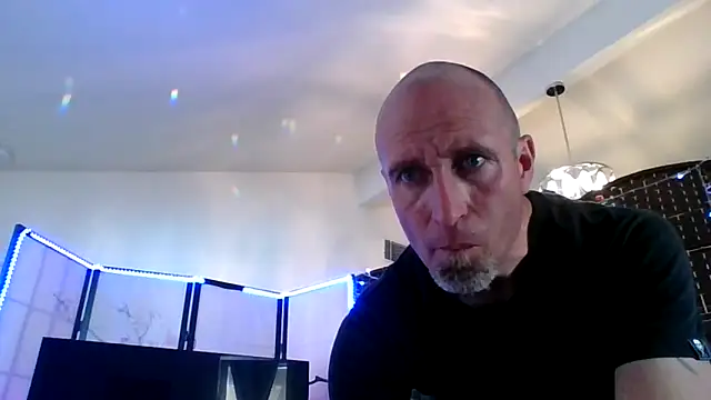 El Gizmo online show from April 7, 6:19 pm