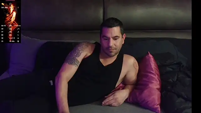 Snapshot of Hard_to_Handlexxx chatting on October 17, 5:22 am Hard to Handlexxx online show from October 17, 5:22 am