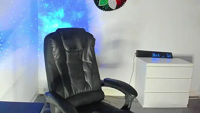 petr37pol online show from May 5, 9:59 pm