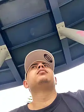 Snapshot of DanielGomez9 chatting on March 4, 1:28 pm DanielGomez9 online show from March 4, 1:28 pm