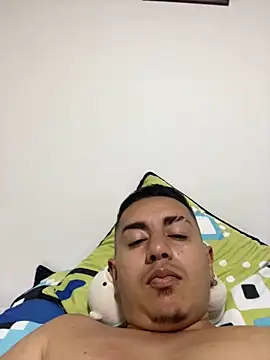 Snapshot of DanielGomez9 chatting on December 26, 5:04 am DanielGomez9 online show from December 26, 5:04 am