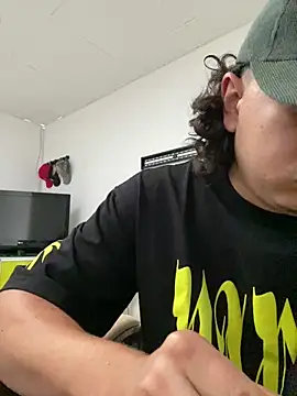 DanielGomez9 online show from April 8, 4:49 pm