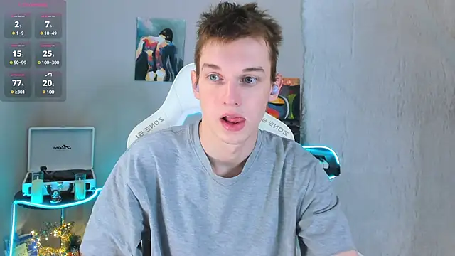 Snapshot of 4ever_dude chatting on February 22, 5:44 am 4ever dude online show from February 22, 5:44 am