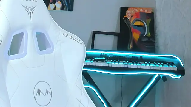 Snapshot of 4ever_dude chatting on February 20, 3:56 am 4ever dude online show from February 20, 3:56 am