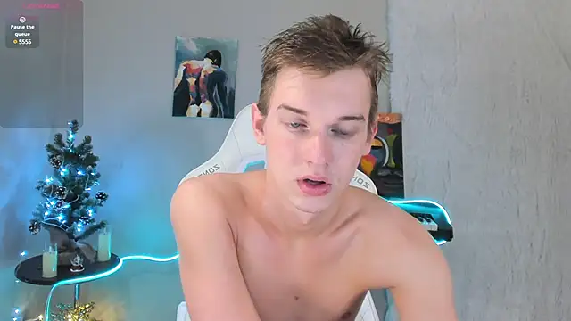 Snapshot of 4ever_dude chatting on December 25, 3:18 am 4ever dude online show from December 25, 3:18 am