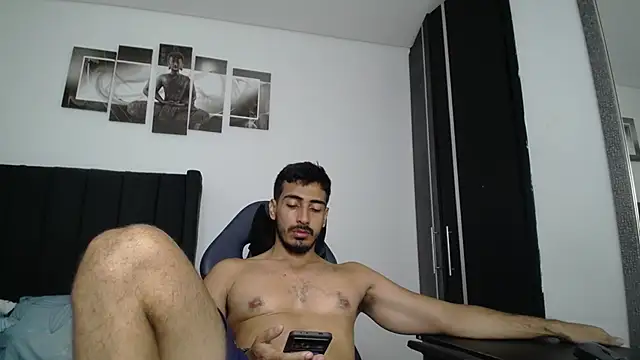 Snapshot of muscle_ares chatting on March 15, 12:45 pm muscle ares online show from March 15, 12:45 pm