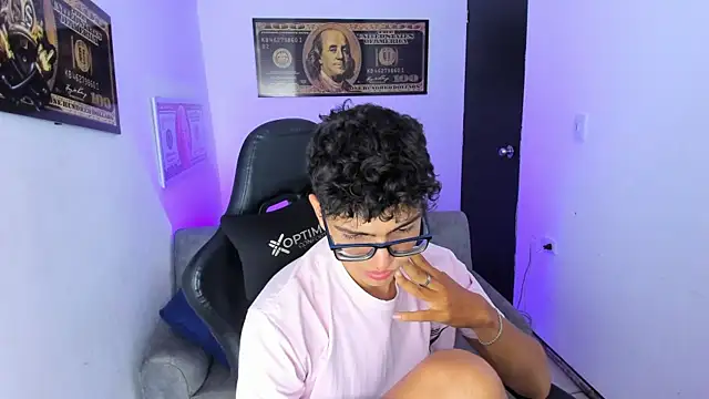 Snapshot of TylerWhite_ chatting on March 2, 2:51 am TylerWhite  online show from March 2, 2:51 am