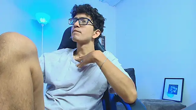 Snapshot of TylerWhite_ chatting on September 10, 4:44 am TylerWhite  online show from September 10, 4:44 am
