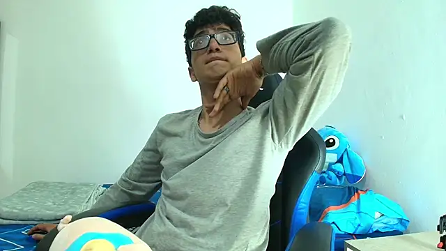 Snapshot of TylerWhite_ chatting on March 18, 11:42 pm TylerWhite  online show from March 18, 11:42 pm