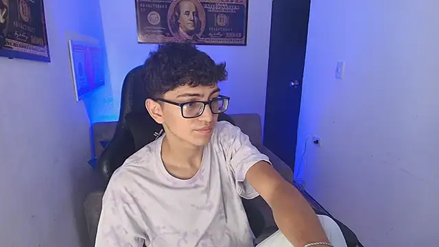 Snapshot of TylerWhite_ chatting on February 27, 3:03 am TylerWhite  online show from February 27, 3:03 am