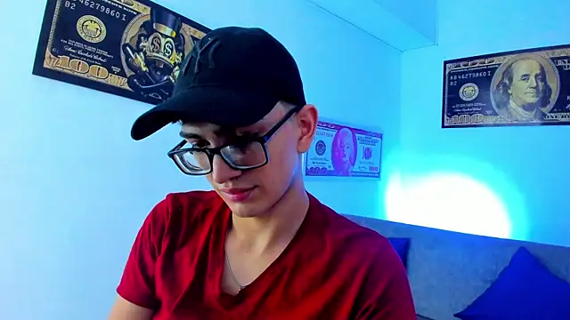 Snapshot of TylerWhite_ chatting on December 8, 10:14 pm TylerWhite  online show from December 8, 10:14 pm