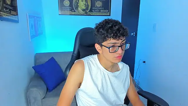 Snapshot of TylerWhite_ chatting on February 16, 2:54 am TylerWhite  online show from February 16, 2:54 am