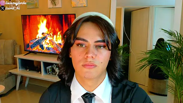 Snapshot of Liam_Taylor chatting on October 1, 4:05 am Liam Taylor online show from October 1, 4:05 am