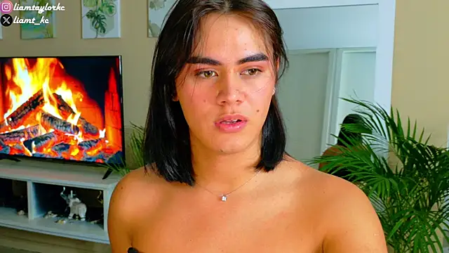 Snapshot of Liam_Taylor chatting on October 31, 3:52 am Liam Taylor online show from October 31, 3:52 am