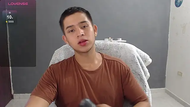 Snapshot of harold_18_ chatting on February 10, 8:00 pm harold 18  online show from February 10, 8:00 pm