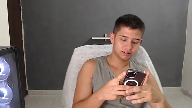Snapshot of harold_18_ chatting on January 10, 7:32 pm harold 18  online show from January 10, 7:32 pm
