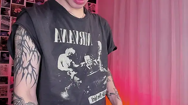 Snapshot of liamelf chatting on October 13, 6:19 am liamelf online show from October 13, 6:19 am