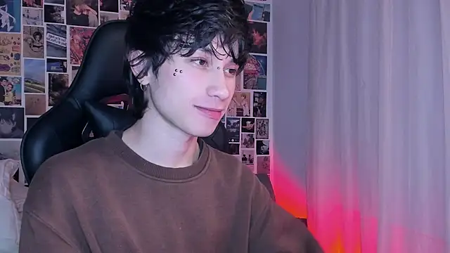 Snapshot of liamelf chatting on February 15, 6:02 am liamelf online show from February 15, 6:02 am