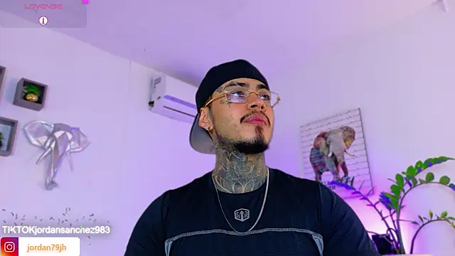 JordanSmiith  online show from April 3, 8:49 pm