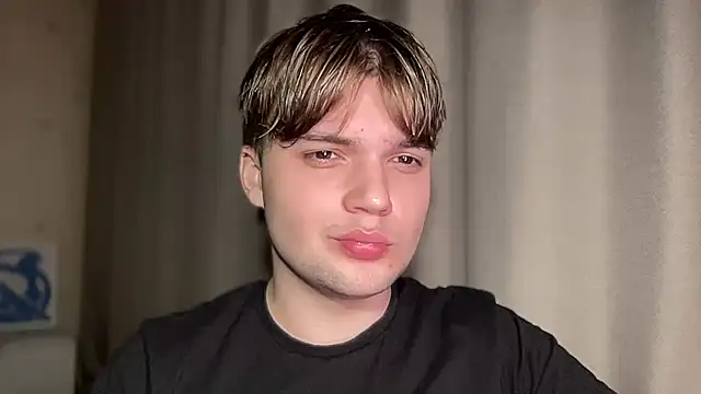 Snapshot of superfluboy_ chatting on February 26, 3:30 pm superfluboy  online show from February 26, 3:30 pm