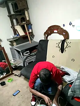 Snapshot of LongDickZee562 chatting on February 25, 1:20 am LongDickZee562 online show from February 25, 1:20 am