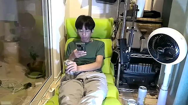 Snapshot of freeeeeessssss111 chatting on October 13, 3:40 pm freeeeeessssss111 online show from October 13, 3:40 pm