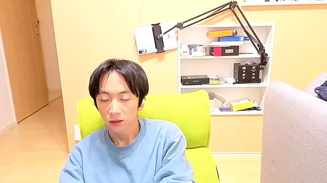 Snapshot of freeeeeessssss111 chatting on October 31, 7:56 am freeeeeessssss111 online show from October 31, 7:56 am