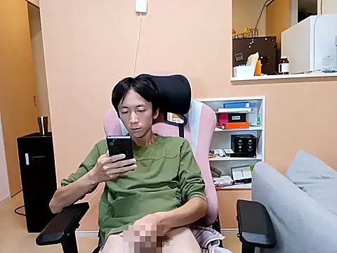 Snapshot of freeeeeessssss111 chatting on October 20, 6:39 am freeeeeessssss111 online show from October 20, 6:39 am